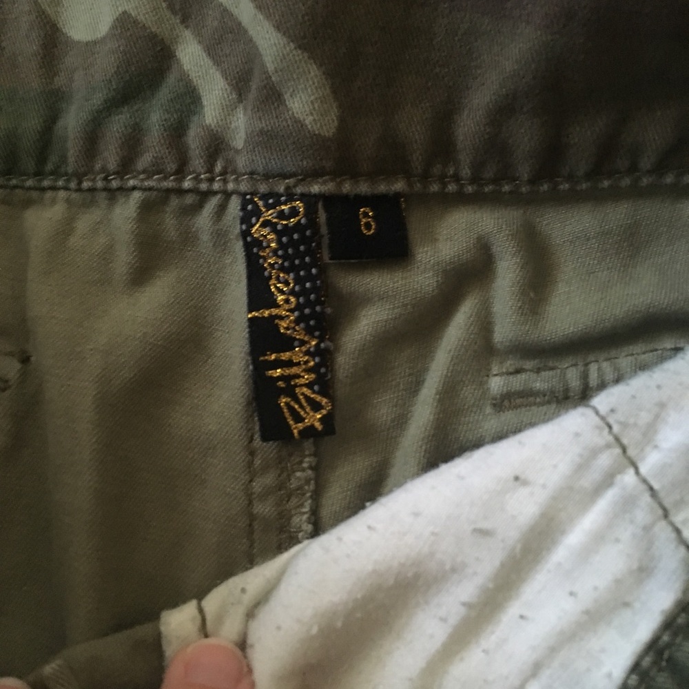Shorts - Picture 4 of 5